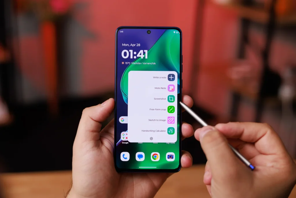 تصویر مفهومی Moto G Stylus 2026 با قلم استایلوس