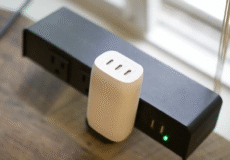 شارژر Belkin 67W BoostCharge سه درگاهی با طراحی مسطح و جمع‌وجور