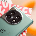 نمایشگر OnePlus با بنر اطلاع‌رسانی OxygenOS 15 و BeaconLink