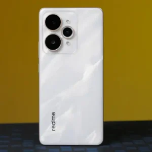 نمای جلو Realme 15T با نمایشگر AMOLED 6.57 اینچ