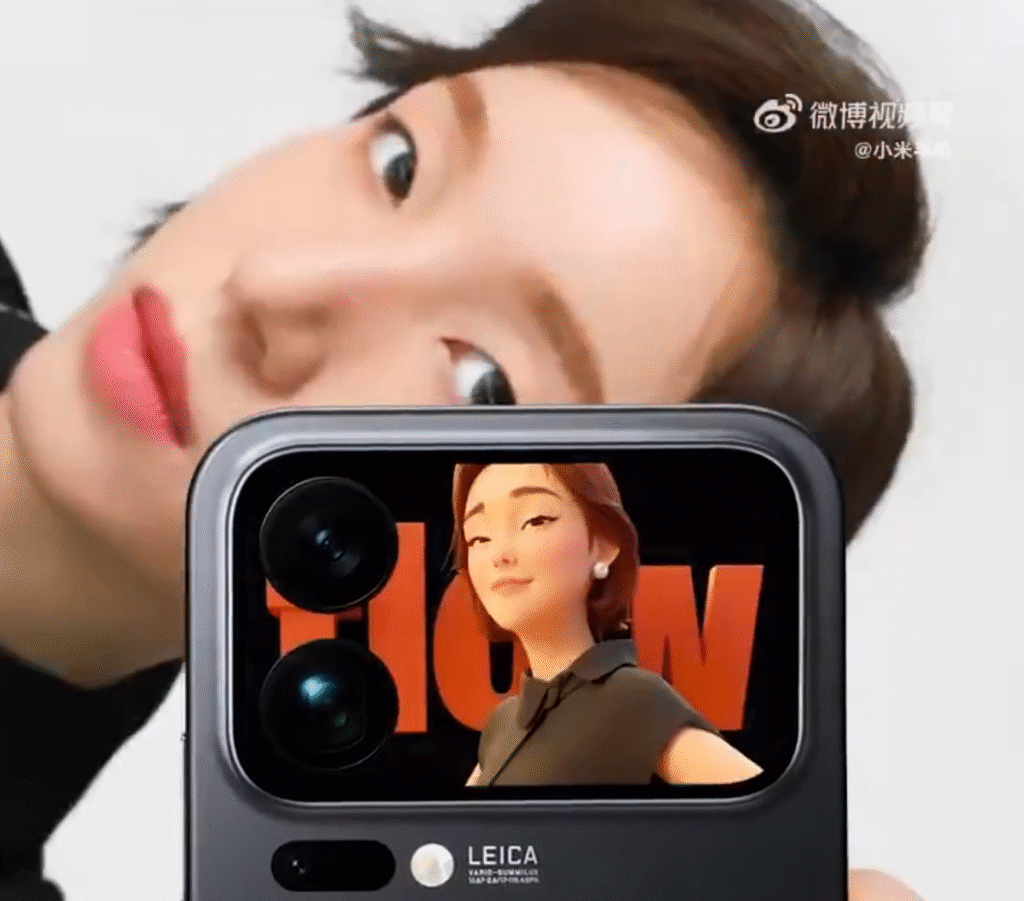 نمایشگر پشتی Xiaomi 17 Pro در حال نمایش تم ساعت متحرک