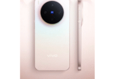 تصویر نمای جلویی گوشی Vivo X300 در حالت روشن — «گوشی Vivo X300 با نمایشگر روشن و طراحی شیشه‌ای