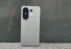 گوشی vivo X300 FE در نمای جلو و پشت