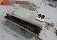 Pixel 10 Pro Fold در تست JerryRigEverything و ترک خوردن لولا