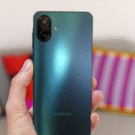 تصویر گوشی Galaxy A06 – Alt Text: «Galaxy A06 با آپدیت One UI 8»