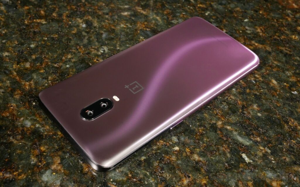 تصویر OnePlus Ace 6T رنگ بنفش الهام‌گرفته از OnePlus 6T