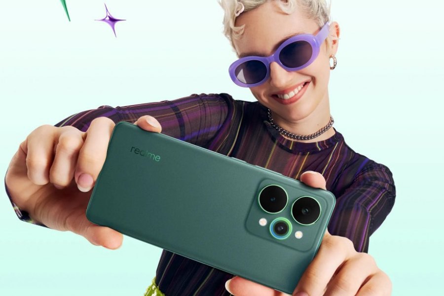 Realme 16 Pro در رنگ Pebble Grey